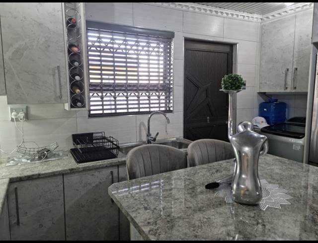 2 BEDROOM HOUSE FOR SALE IN SEBOKENG ZONE 11